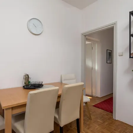 Appartement Awesome In With 3 Bedrooms&wifi Opatija