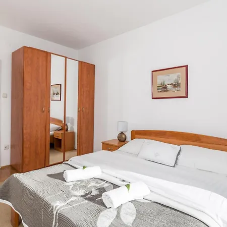 Appartement Awesome In With 3 Bedrooms&wifi